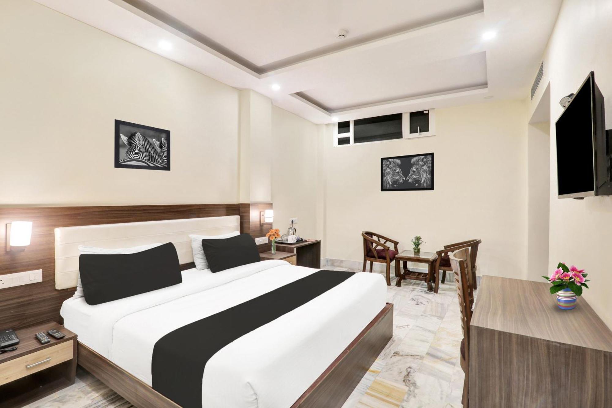 Super Townhouse Kankarbagh Formerly Kunwar Alcajars Patna  Eksteriør bilde