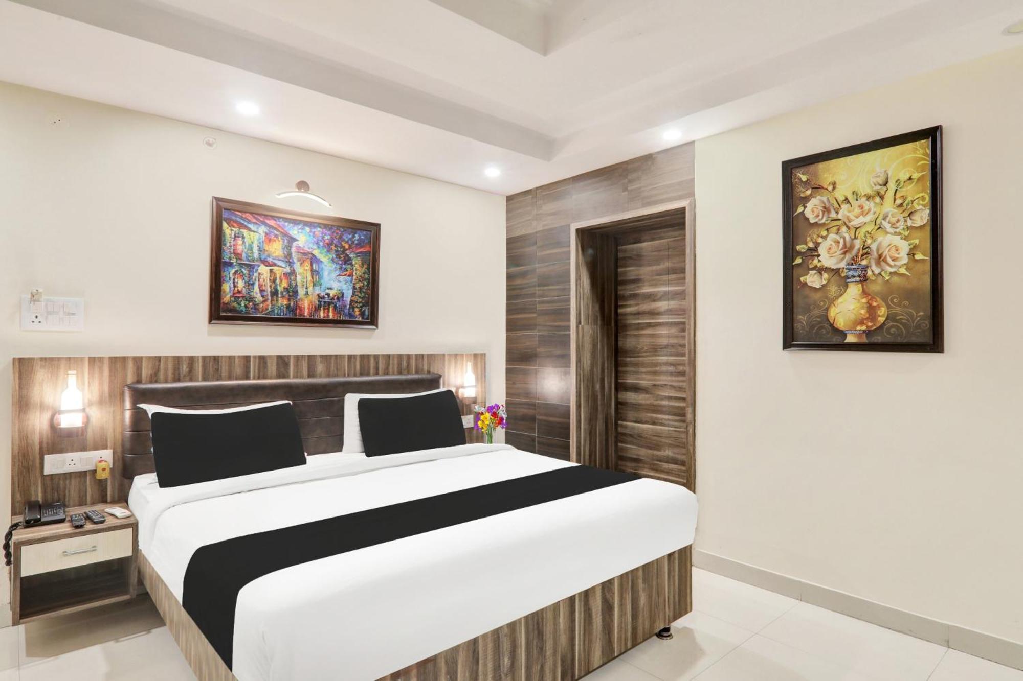 Super Townhouse Kankarbagh Formerly Kunwar Alcajars Patna  Eksteriør bilde