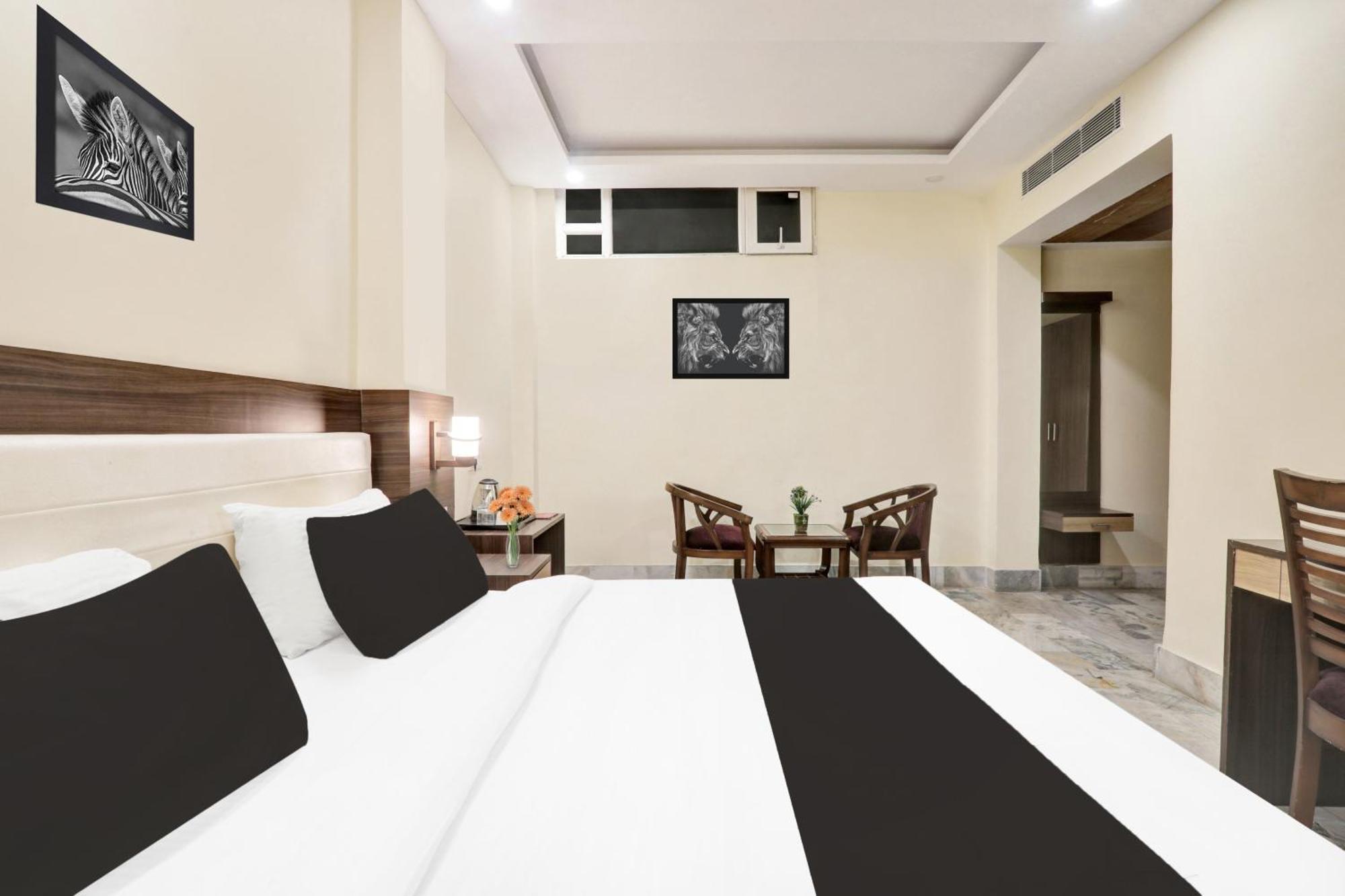 Super Townhouse Kankarbagh Formerly Kunwar Alcajars Patna  Eksteriør bilde
