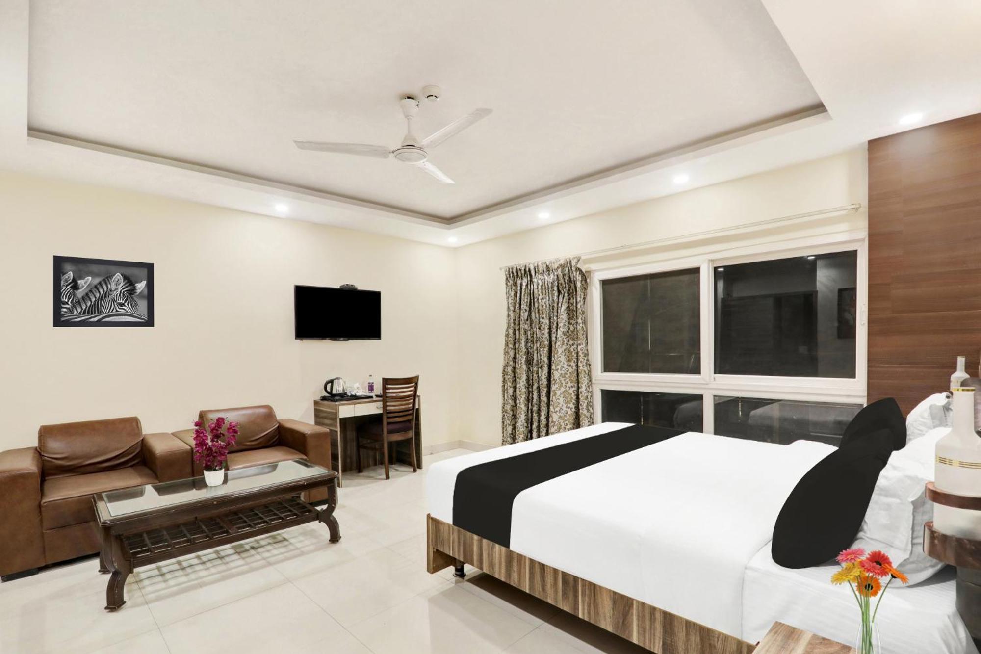 Super Townhouse Kankarbagh Formerly Kunwar Alcajars Patna  Eksteriør bilde