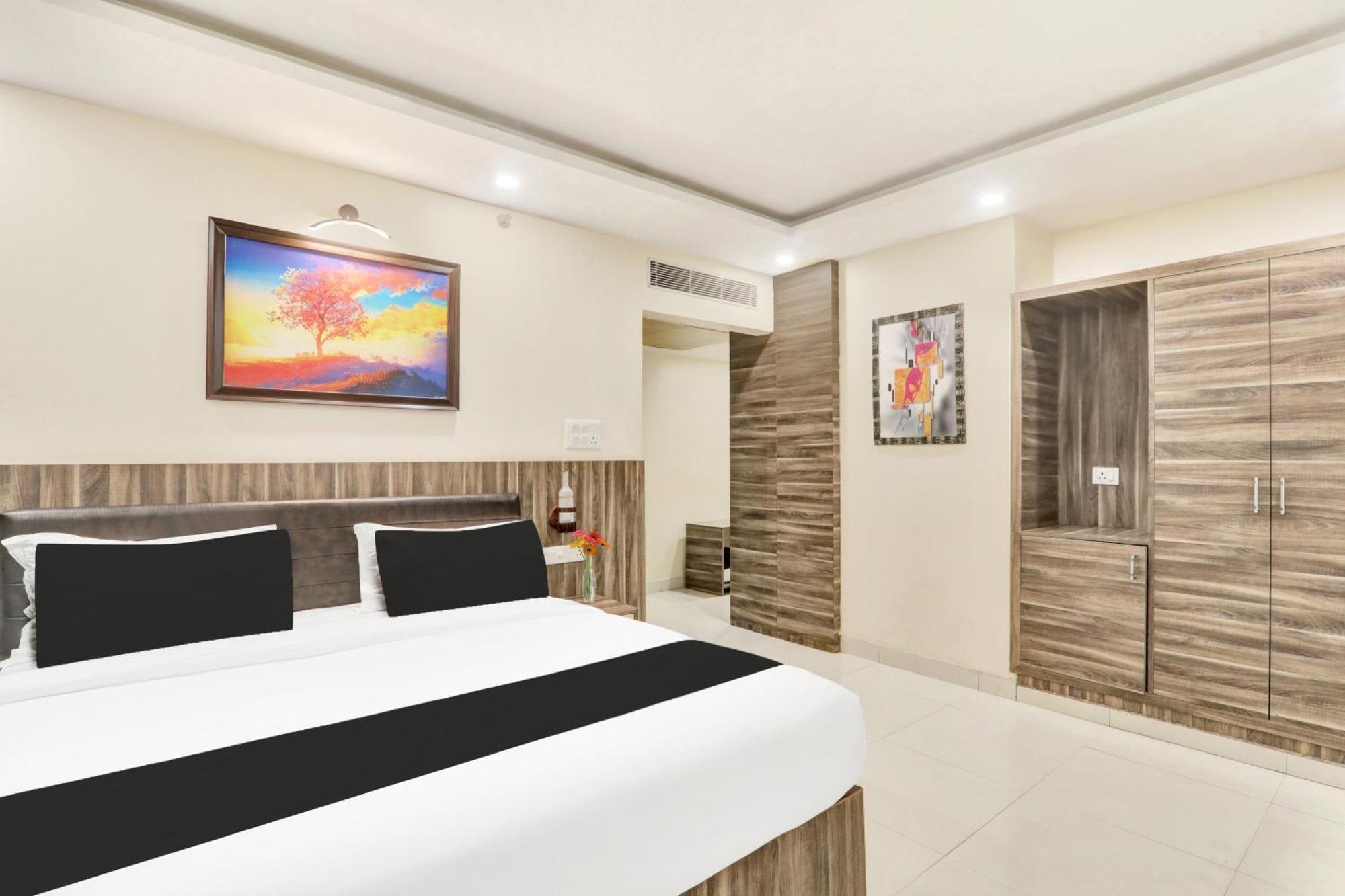 Super Townhouse Kankarbagh Formerly Kunwar Alcajars Patna  Eksteriør bilde
