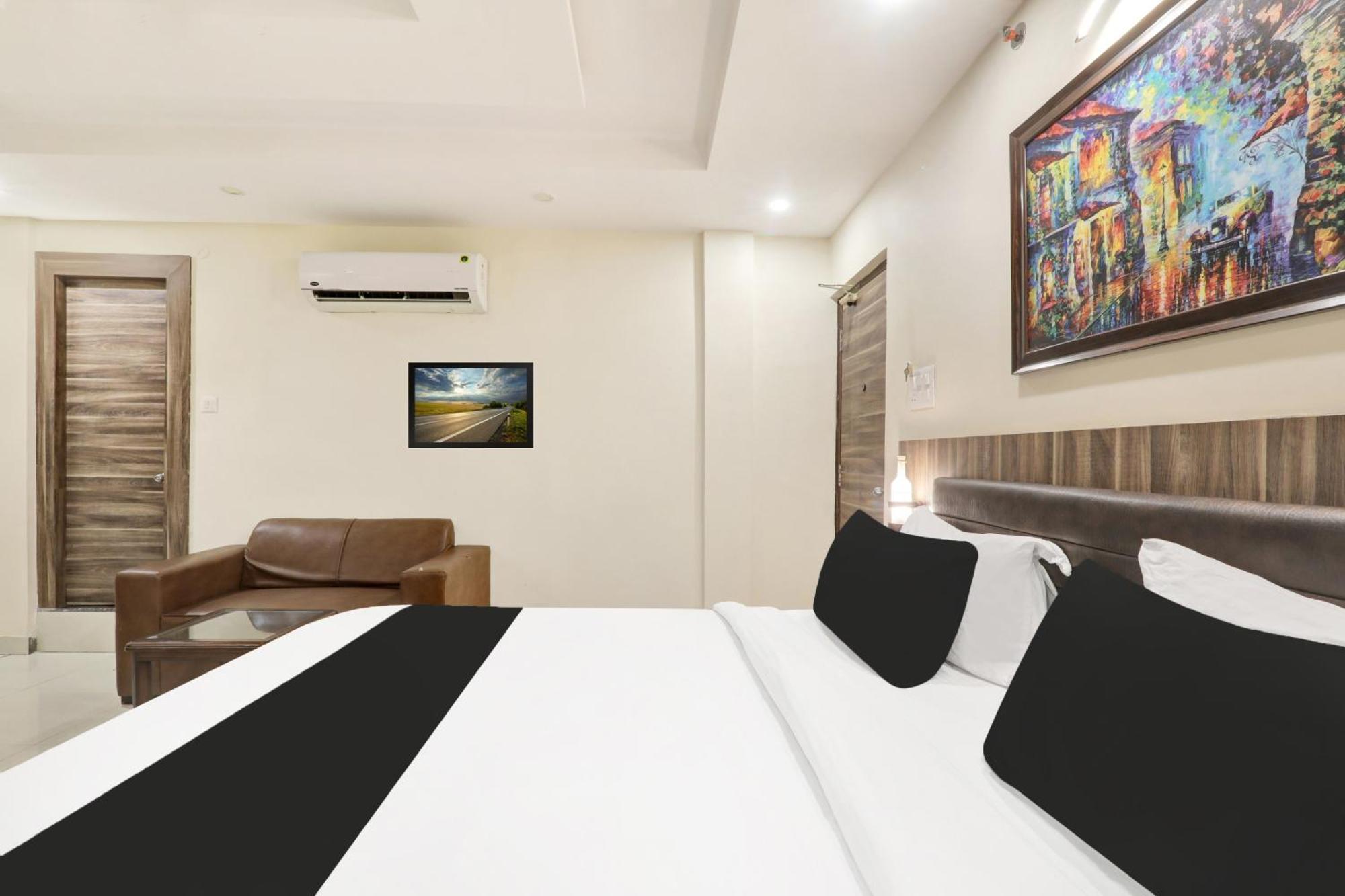 Super Townhouse Kankarbagh Formerly Kunwar Alcajars Patna  Eksteriør bilde