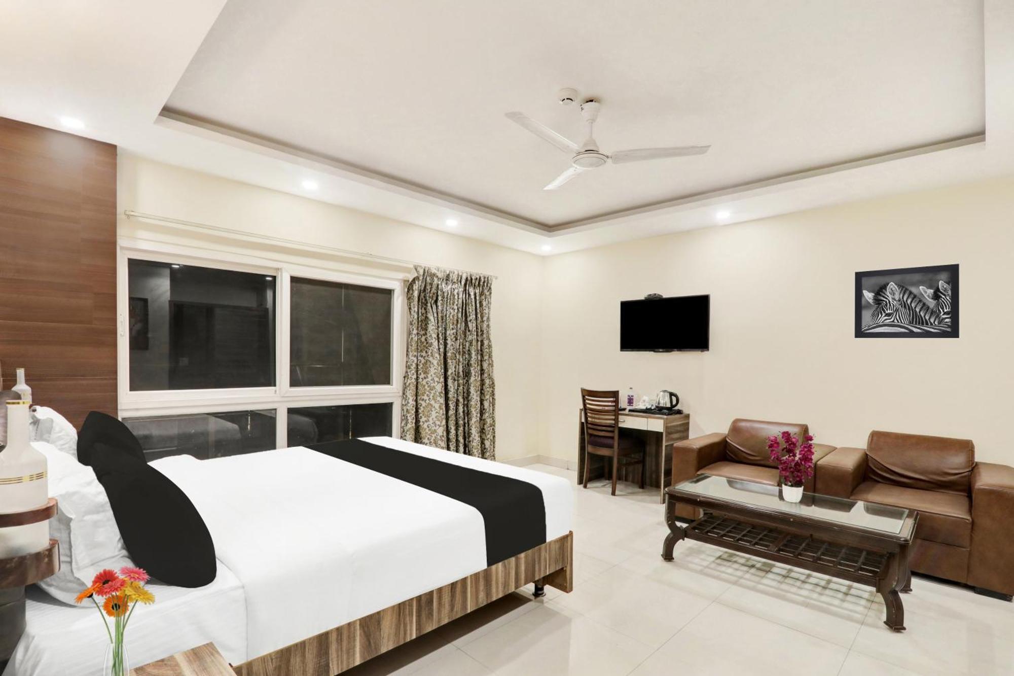 Super Townhouse Kankarbagh Formerly Kunwar Alcajars Patna  Eksteriør bilde