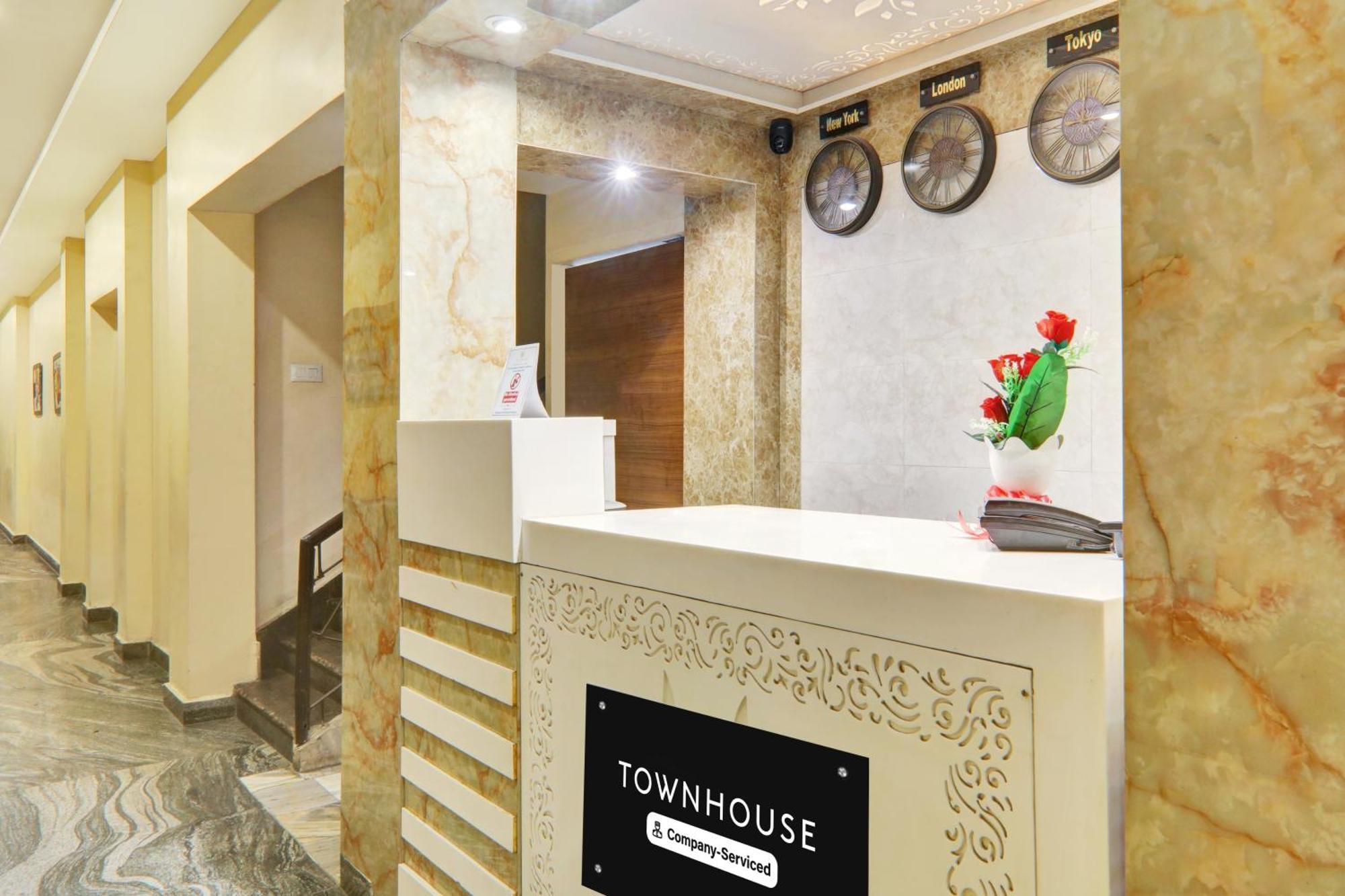 Super Townhouse Kankarbagh Formerly Kunwar Alcajars Patna  Eksteriør bilde
