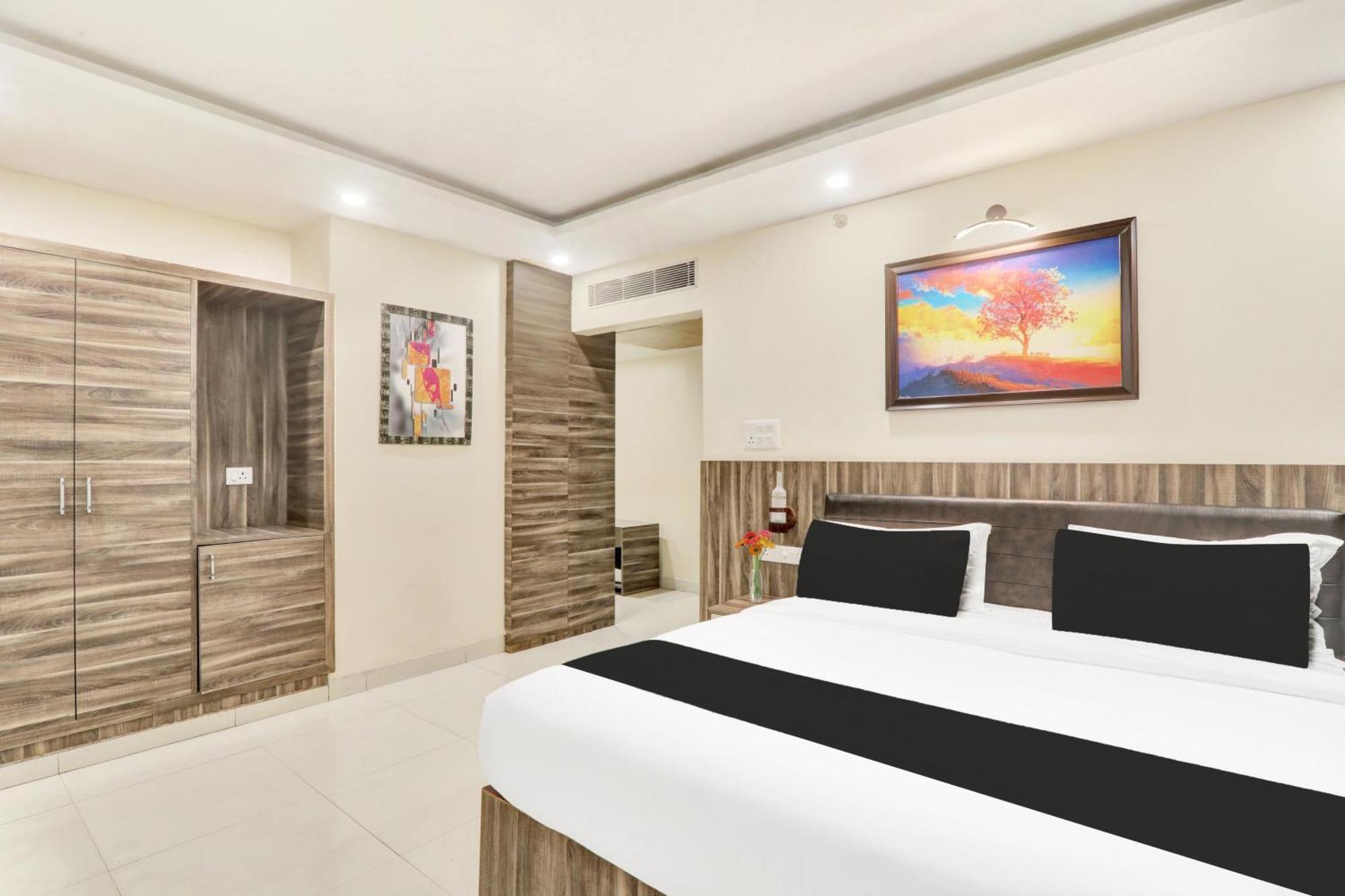 Super Townhouse Kankarbagh Formerly Kunwar Alcajars Patna  Eksteriør bilde